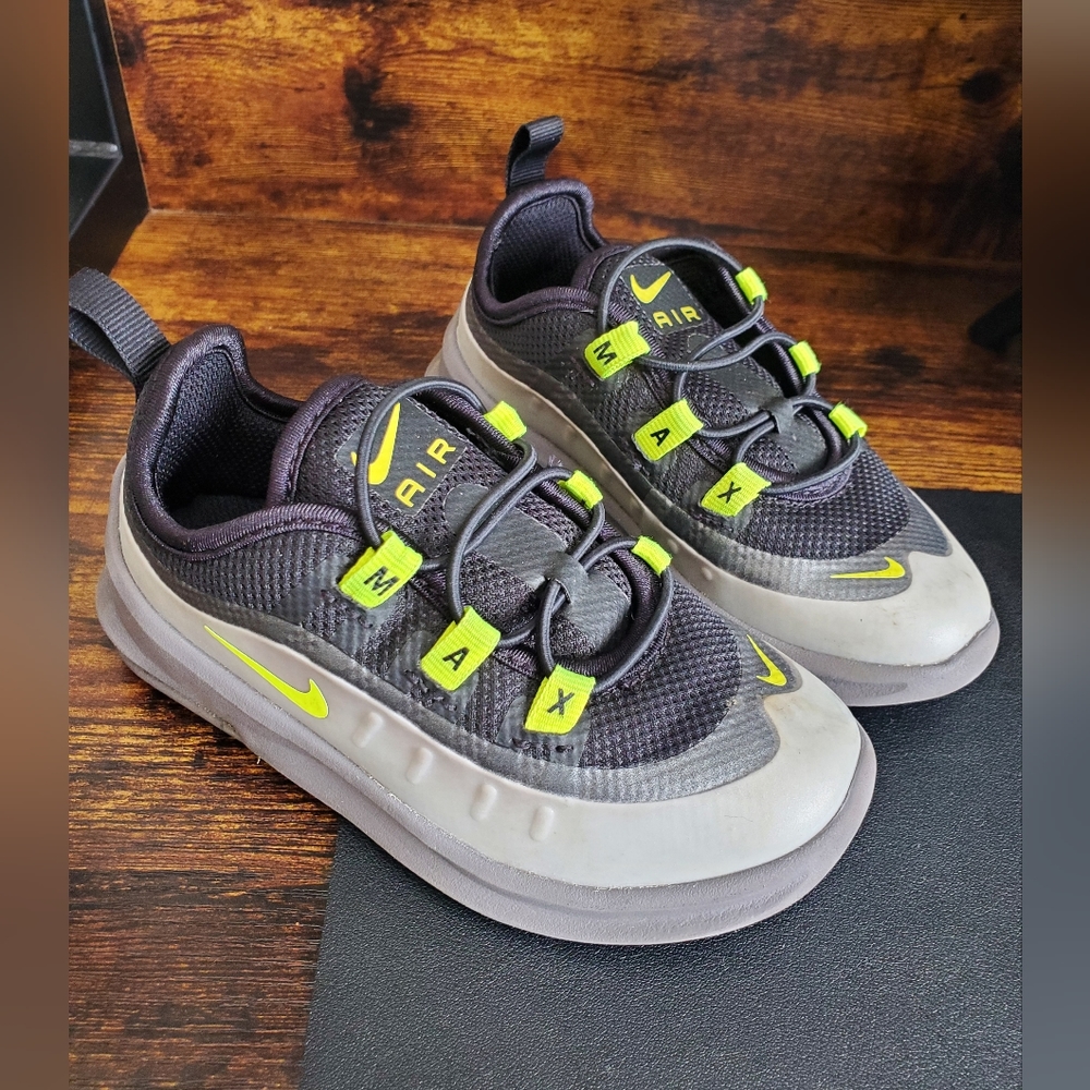 Nike toddler sneakers